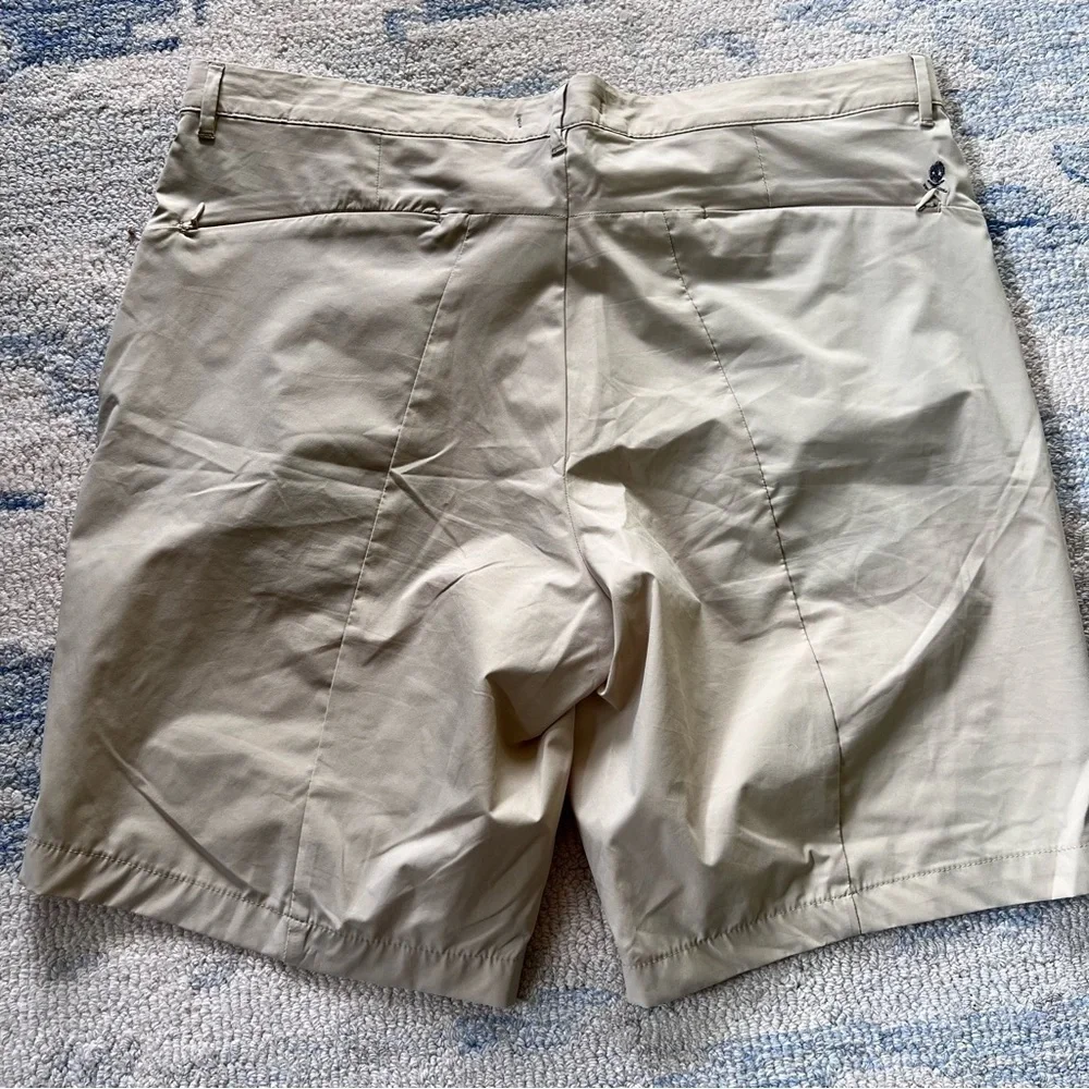 ROBERT GRAHAM KHAKI LIGHTWEIGHT HYBRID SHORTS SIZE 38 NWT